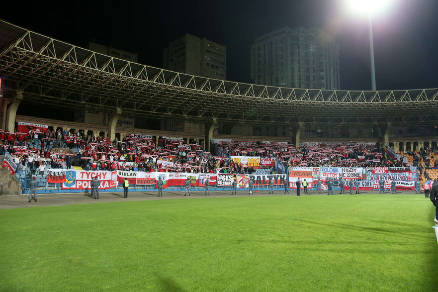 Sektor gości stadionu w Erywaniu wypełniony Polakami
