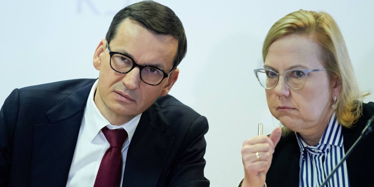 Premier Mateusz Morawiecki (od lewej) i minister klimatu i środowiska Anna Moskwa.