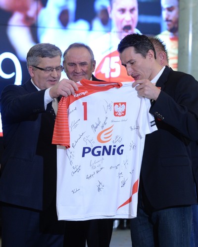 Prezydent Bronisław Komorowski odznaczył polskich piłkarzy ręcznych