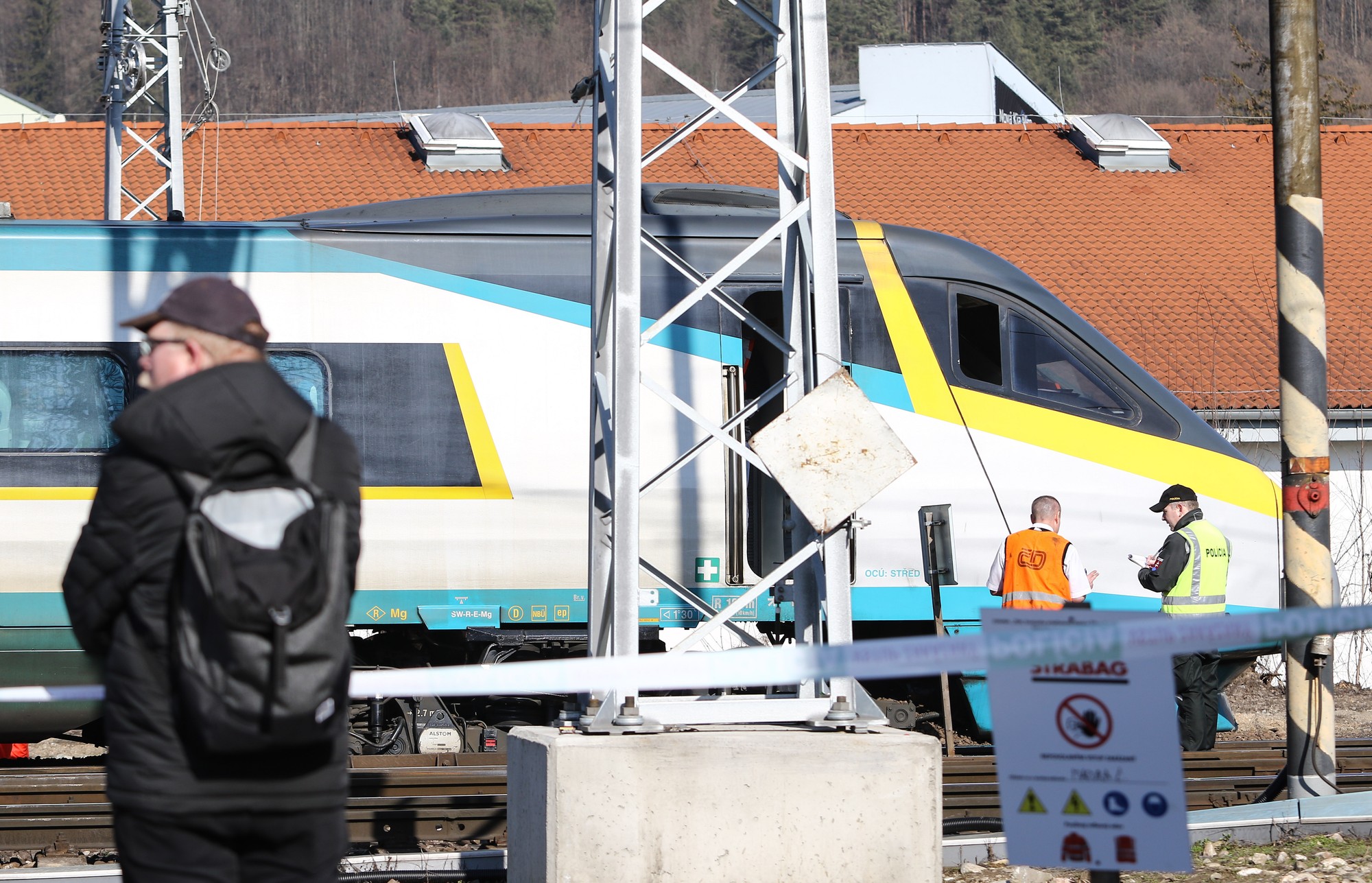 Na železničnej stanici v Žiline sa v stredu dopoludnia vykoľajil vlak SuperCity Pendolino smerujúci z Prahy do Košíc.