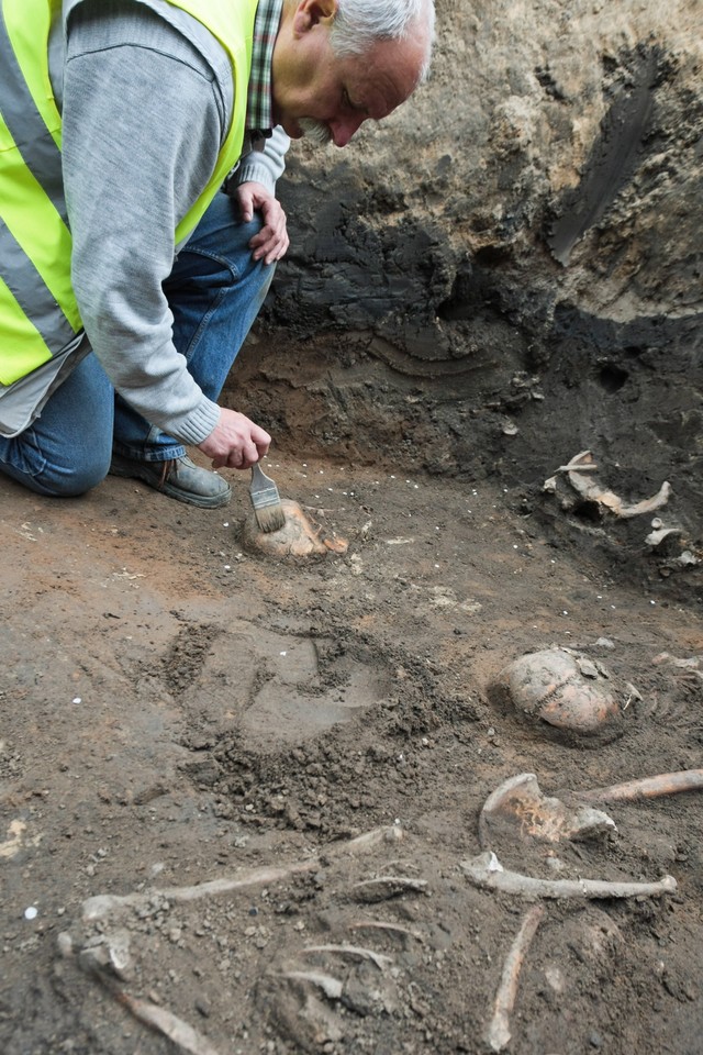 Archeolodzy badają średniowieczne cmentarzysko w Santoku