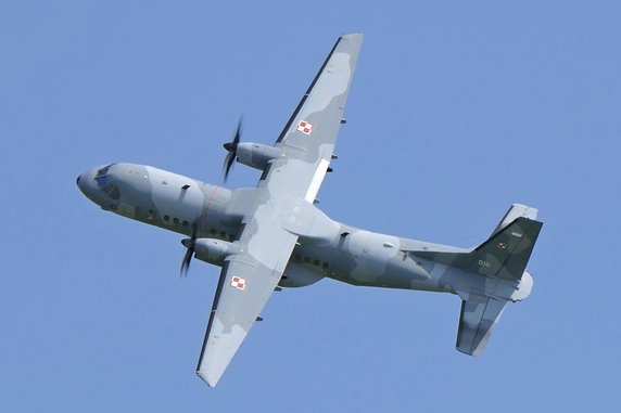 Główne różnice wprowadzone w C-295 w porównaniu do CN-235 polegały na wydłużeniu kadłuba o 3,05 m i zastosowanie mocniejszych silników Pratt & Whitney Canada PW127G oraz wzmocnieniu podwozia. Tym samym osiągnięto niemal dwukrotny wzrost ładowności względem pierwowzoru. Maksymalny ładunek w C-295 może sięgnąć zaś 9 t. 