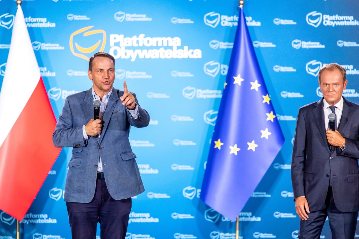 Donald Tusk, Radosław Sikorski