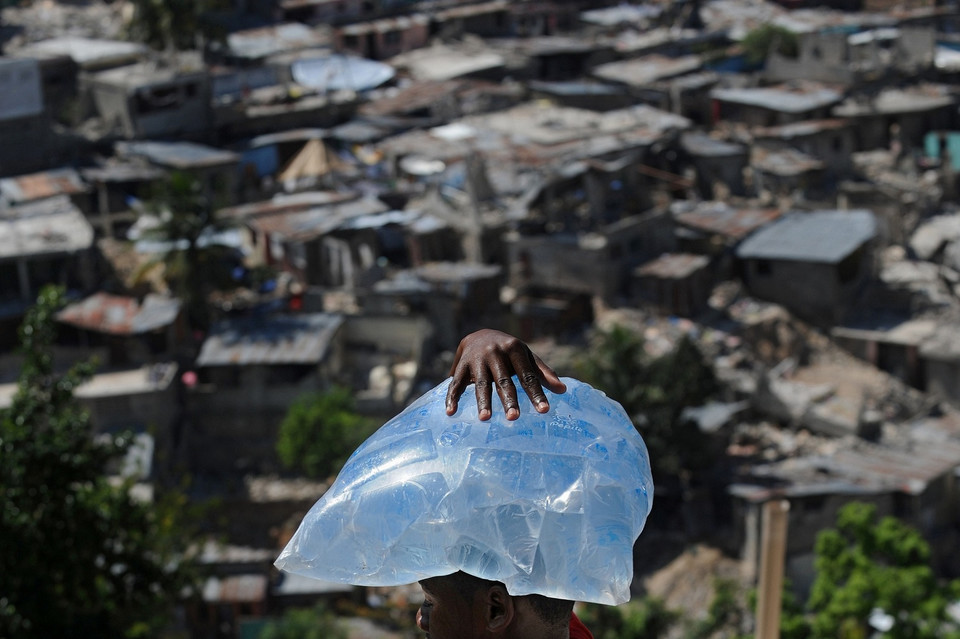 Najlepsze zdjęcia National Geographic 2011 - Bartłomiej Jurecki, „Haiti – miesiąc po trzęsieniu ziemi”