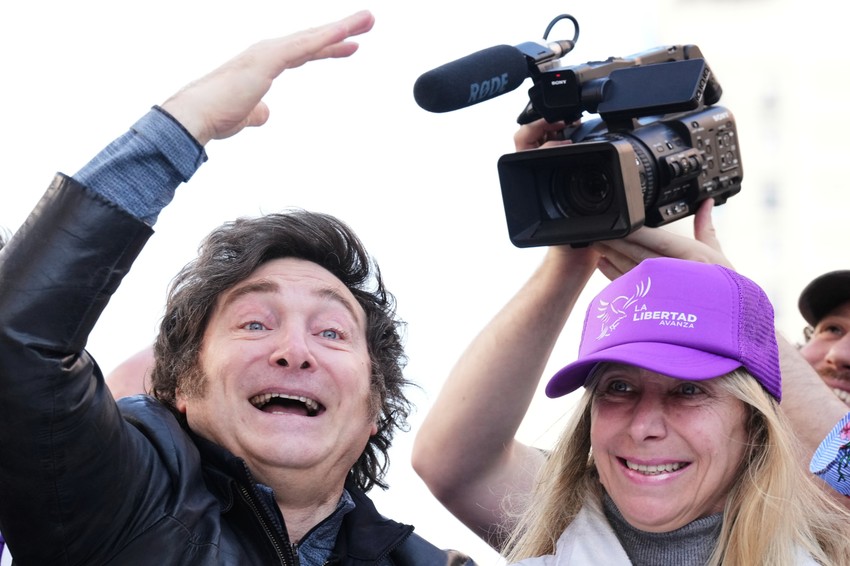 Havijer Milej sa sestrom Karinom