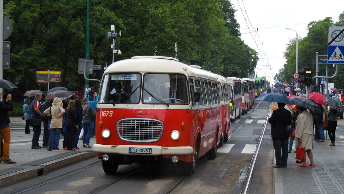 Z okazji przypadającego dnia św. Katarzyny, która jest patronką kolejarzy, ale także tramwajarzy, MPK zaprasza poznaniaków na zwiedzanie historycznej i najnowocześniejszej zajezdni oraz prezentacje taboru. Chętni będą mogli wcielić się w rolę motorniczego i pod okiem instruktora samodzielnie poprowadzić tramwaj.