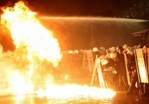 Sukobi demonstranata i policije na protestu opozicije u Tirani