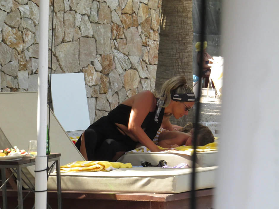 Marija Mikić uspvala decu na plaži