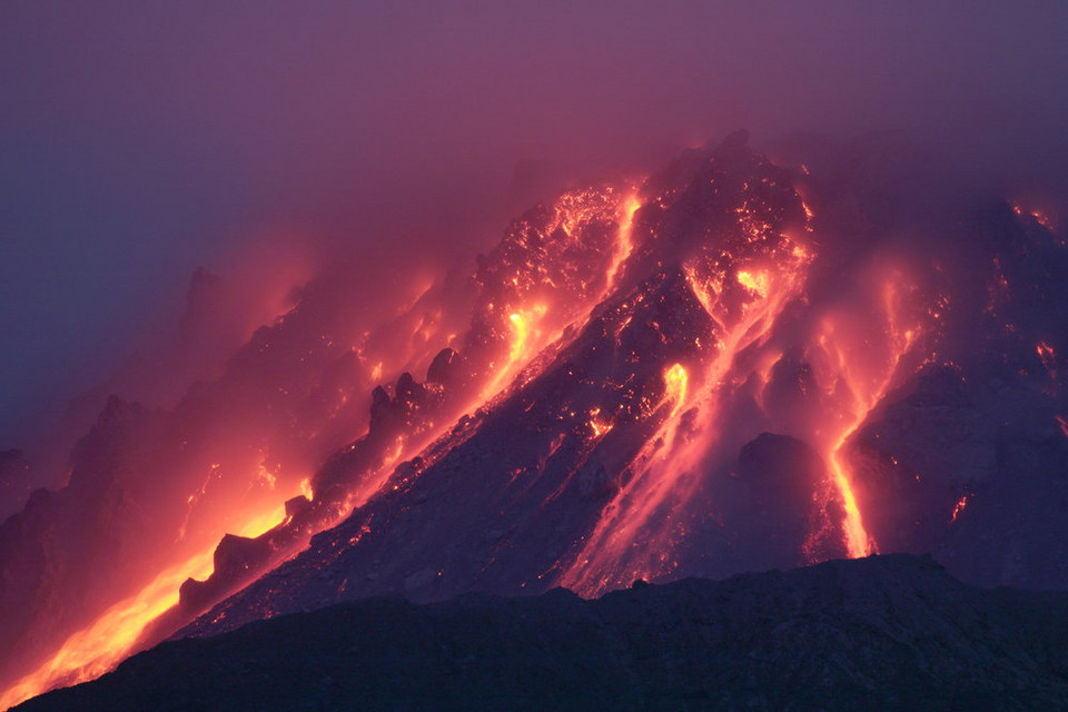 Erupcja superwulkanu (na zdjęciu wybuch wulkanu na Montserrat w 2006 roku)