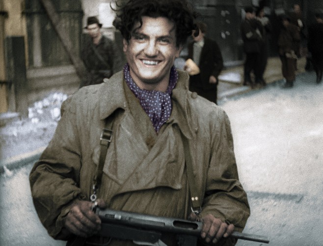 'Powstanie Warszawskie' to pierwszy na świecie dramat wojenny non-fiction. Powstał z ponad sześciu godzin zachowanych oryginalnych kronik filmowych