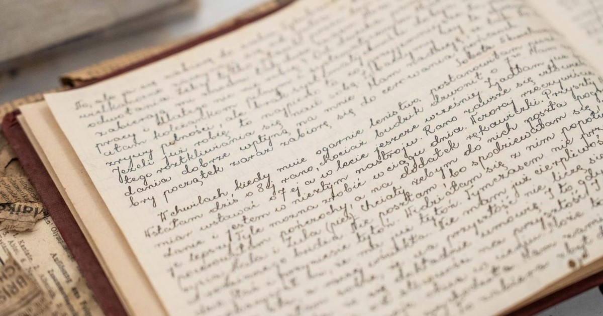 Pod podłogą mieszkania w praskiej kamienicy znaleźli skarb! To tajna skrytka z czasów II wojny