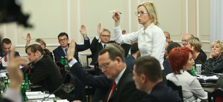 Komisja ustawodawcza zakończyła pracę. Ustawa PiS o Trybunale trafi na trzecie czytanie