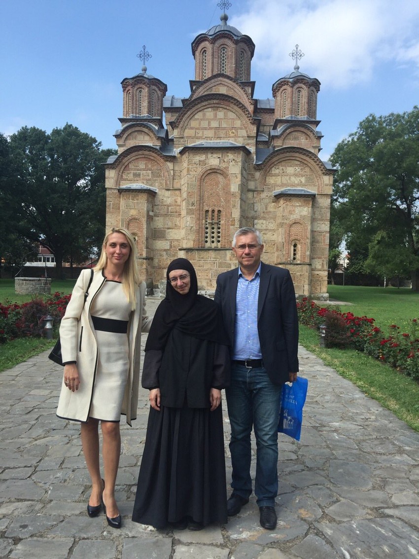 Jelena i Zoran sa monahinjom Sarom