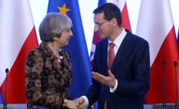 "Wielka Brytania na pewno nie opuszcza Europy". Morawiecki rozmawiał z premier Theresą May