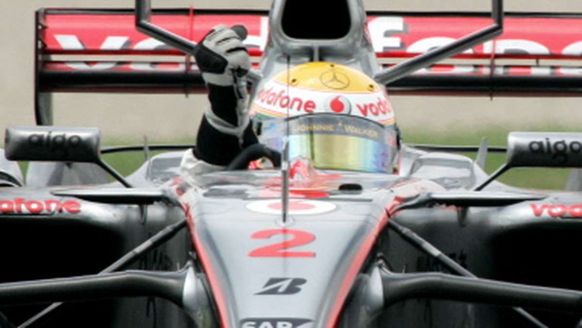 Inspektorzy Międzynarodowej Federacji Samochodowej (FIA) dopiero bezpośrednio przed pierwszym w tym sezonie wyścigiem Formuły 1 w Bahrajnie sprawdzą innowacyjne rozwiązanie McLarena. Chodzi o konstrukcję tylnego skrzydła.