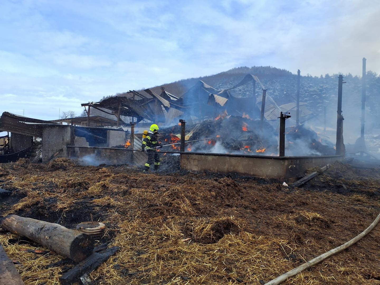 Pri požiari senníka v Záježovej zahynuli dva kone.