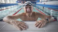 Ma prawie 100 lat i pobił rekord. Wspomina zawody pływackie przed wojną