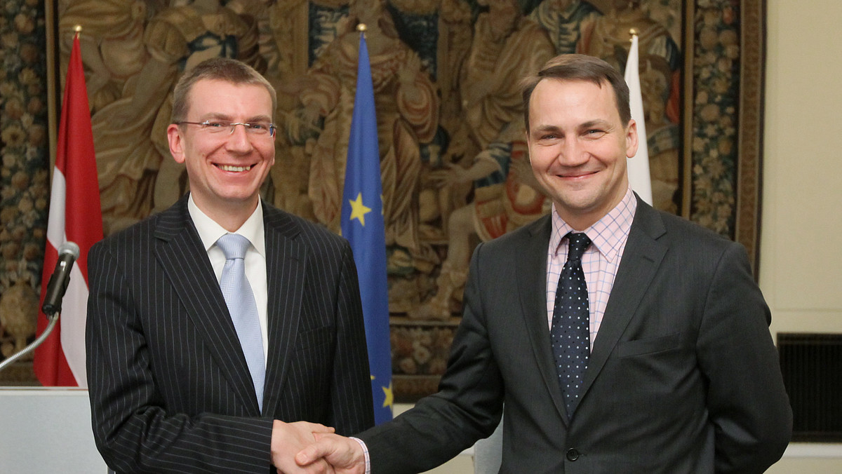 O bezpieczeństwie energetycznym, zaplanowanym na maj szczycie NATO w Chicago, europejskim budżecie na lata 2014-2020 - rozmawiali w Warszawie szefowie dyplomacji Polski i Łotwy Radosław Sikorski oraz Edgars Rinkevics.
