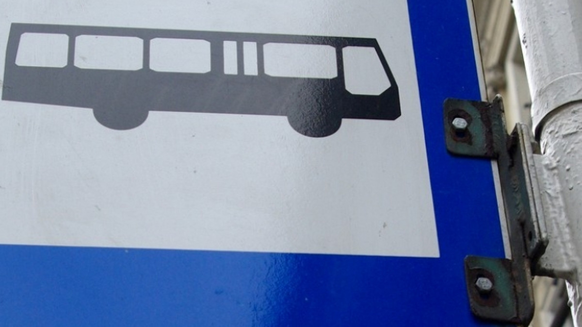 Autobusy linii 901 w Suchym Lesie kursują objazdami. Taka sytuacja potrwa do 18 września tego roku.