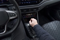 Częsty nawyk może słono kosztować. Robisz tak? Odkładaj pieniądze na naprawę