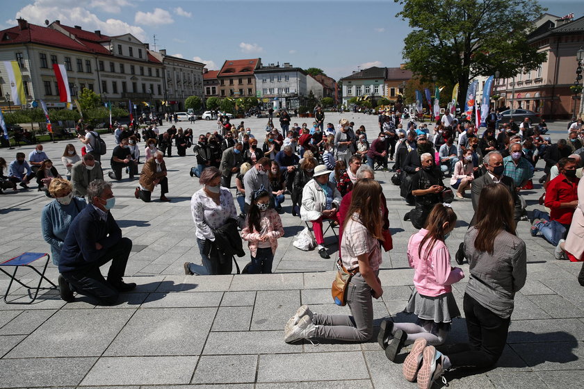 Urodziny Jana Pawła II. Wierni zapomnieli o zasadach bezpieczeństwa