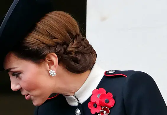 Fryzury Kate Middleton, które wcale nie wieją królewską nudą