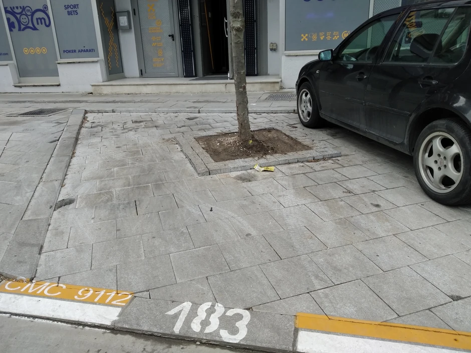 Ovo je parking mesto u Cara Dušana