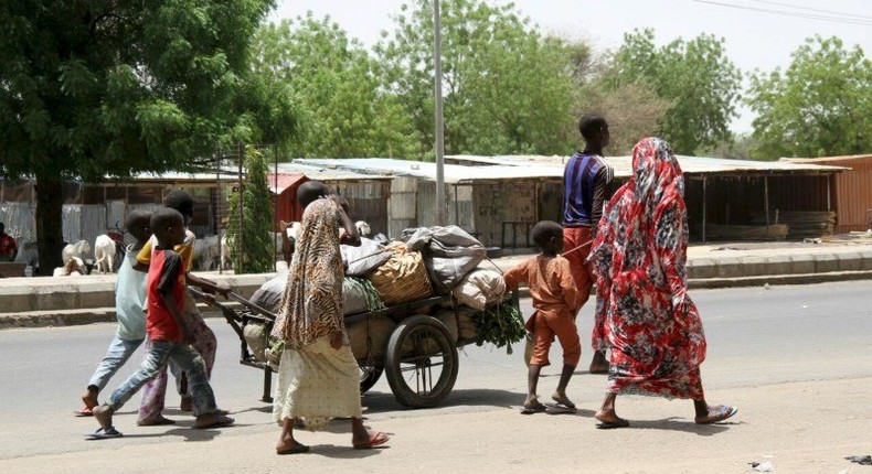 People flee with their belongings in Maiduguri in Borno State, Nigeria May 14, 2015. REUTERS/Stringer