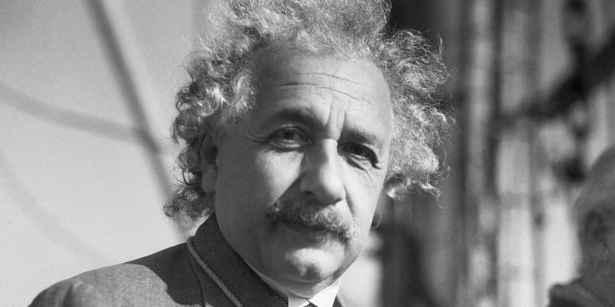 Albert Einstein spędzał dużo czasu na nie robieniu niczego innego poza myśleniem. 