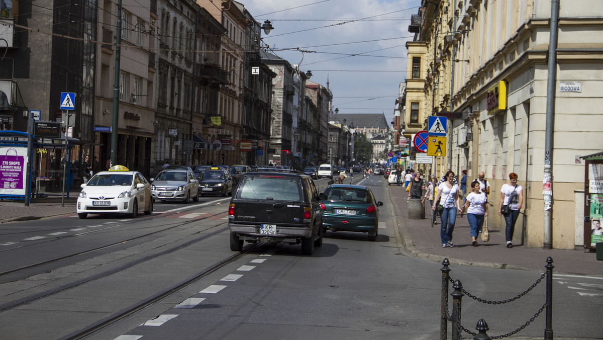Ulica Starowiślna, Krakowska, Dietla, Stradomska - to właśnie z tych ulic zniknie część miejsc postojowych dla samochodów. Mają one zostać zlikwidowane jeszcze w tym tygodniu.