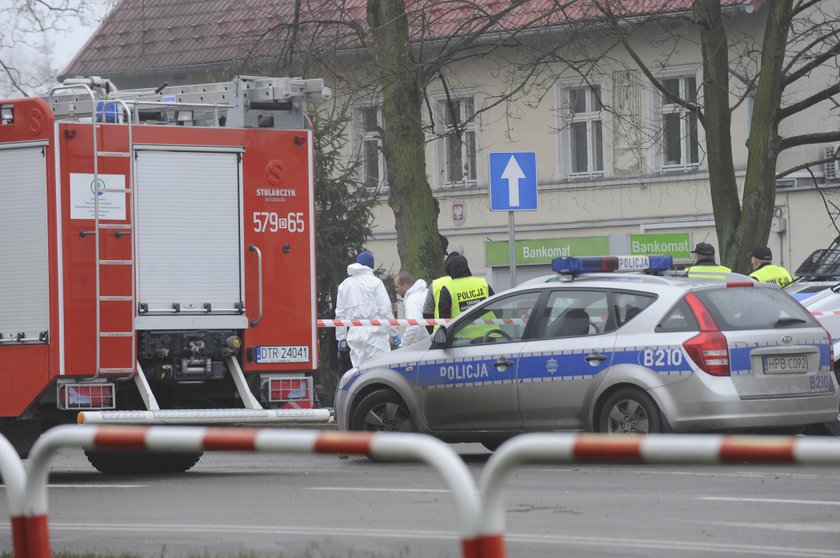 Policjanci kroczyli ścieżką śmierci, ale to bandyta mógł zginąć pierwszy!