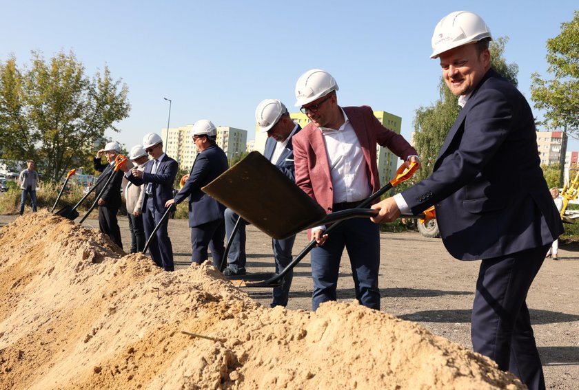 Tutaj pan prezydent ubrał kask