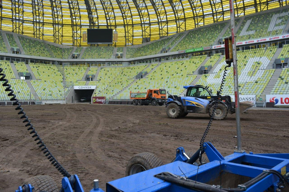 Wymieniają murawę na PGE Arenie