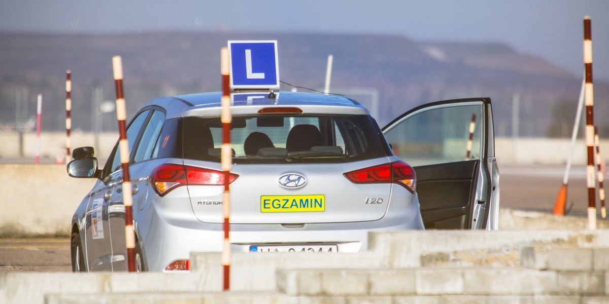 Egzaminator w ciągu dnia będzie mógł przeprowadzić maksymalnie osiem egzaminów praktycznych na prawo jazdy kategorii B.