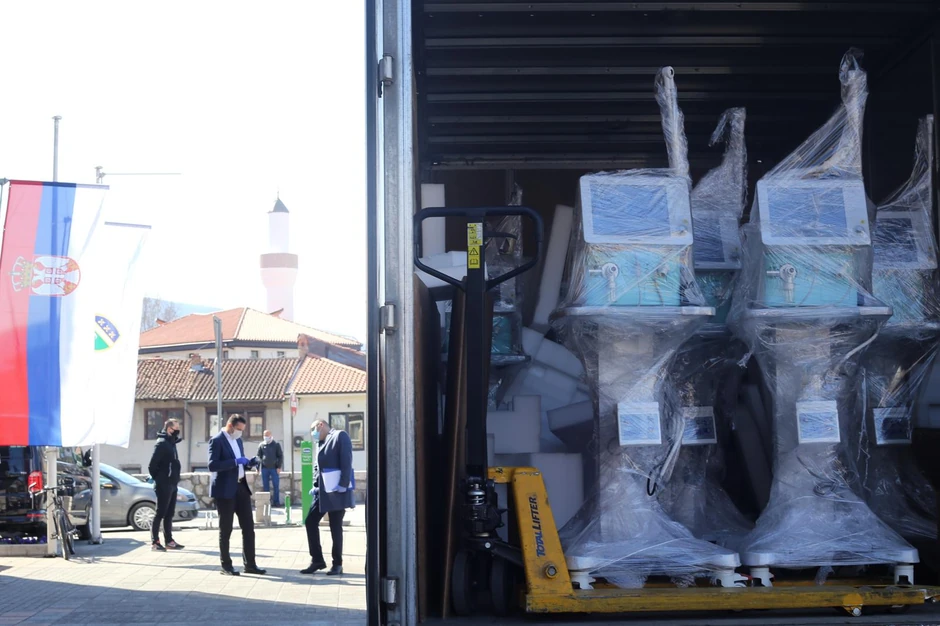 Kamion sa respiratorima