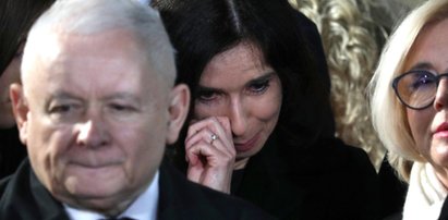 Poruszające obrazki przed Pałacem Prezydenckim. Marta Kaczyńska nie kryła łez