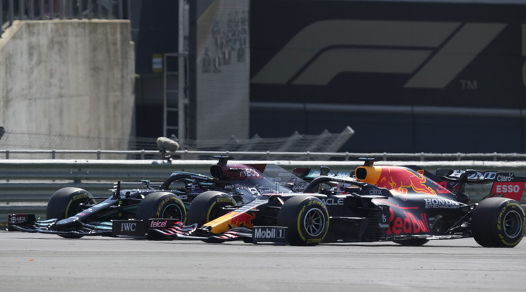 Verstappen-Hamilton / Fotó: MTI AP Jon Super