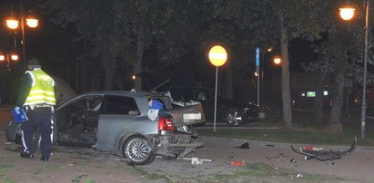 Przerażający wypadek w Annopolu. Nastolatkowie wypadli z auta pod wpływem uderzenia! [FILM]