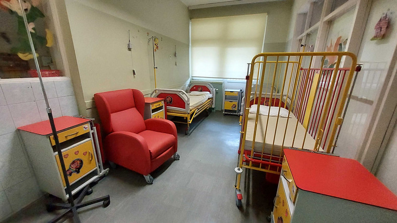 Pusty oddział pediatryczny szpitala powiatowego w Łapach