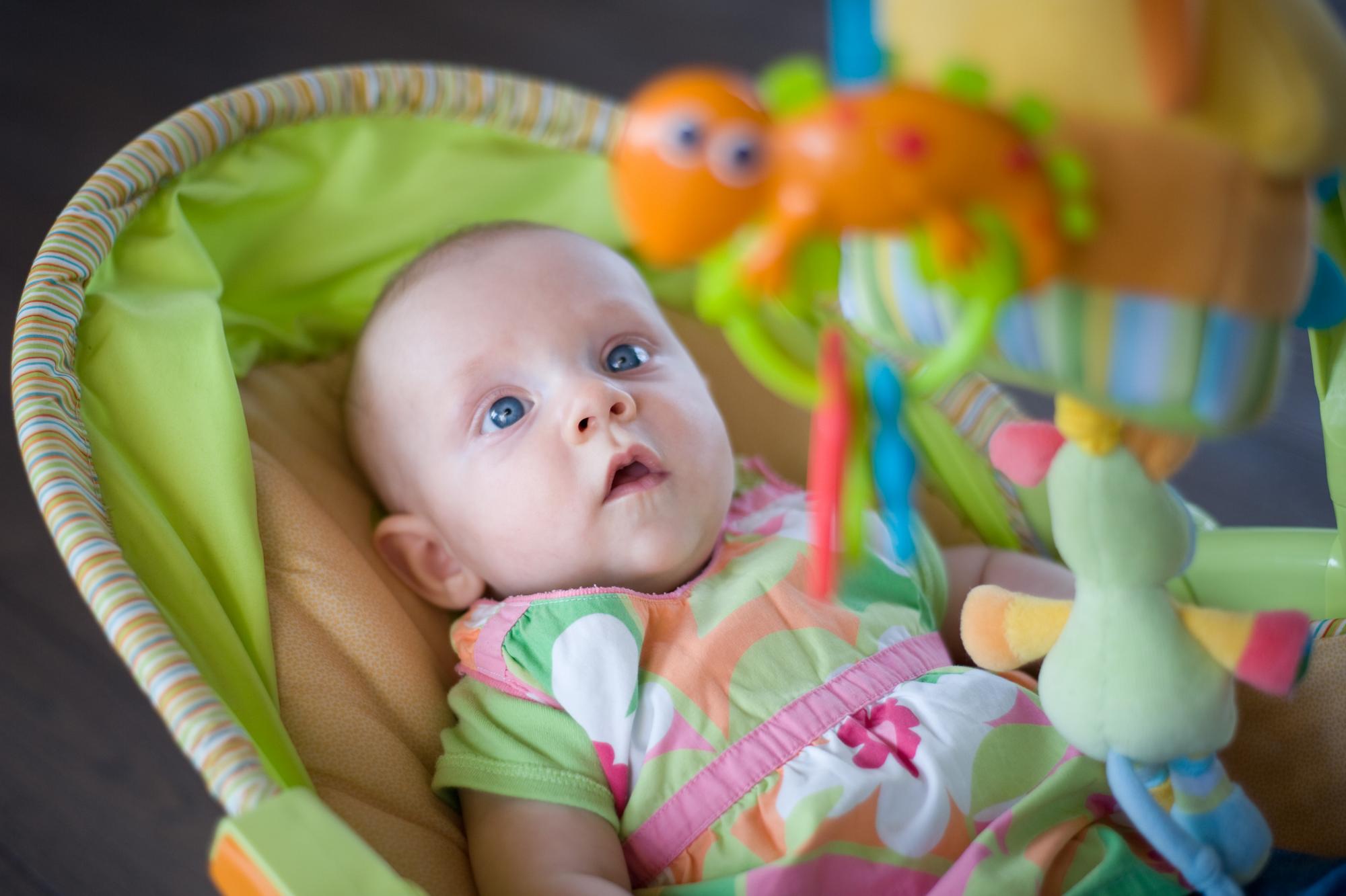 Môžete nechať spať dieťatko v baby hojdačke, kresielku, alebo sedačke? |  Najmama.sk