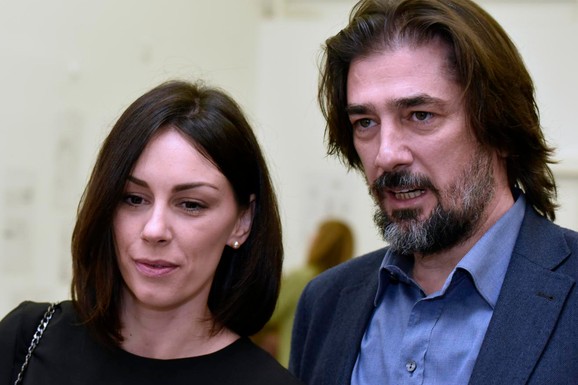 OVO SU ĆERKE SLOBODE I VOJINA ĆETKOVIĆA Vera je postala glumica, a Mila se bavi plesom - očarala sve u haljini OD CIRKONA: "Nisam to mogla da joj zabranim"
