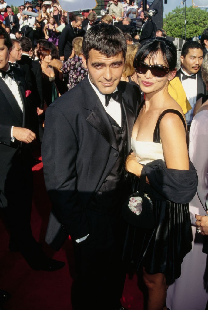 Karen Duffy (1995) - Karen Duffy, a színésznő és televíziós műsorvezető rövid ideig volt Clooney partnere. Bár kapcsolatuk csak néhány hónapig tartott, baráti viszonyban maradtak.