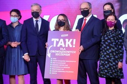 Czarzasty do Morawieckiego: Słucha pan szaleńców. Biedroń mówi o zdradzie