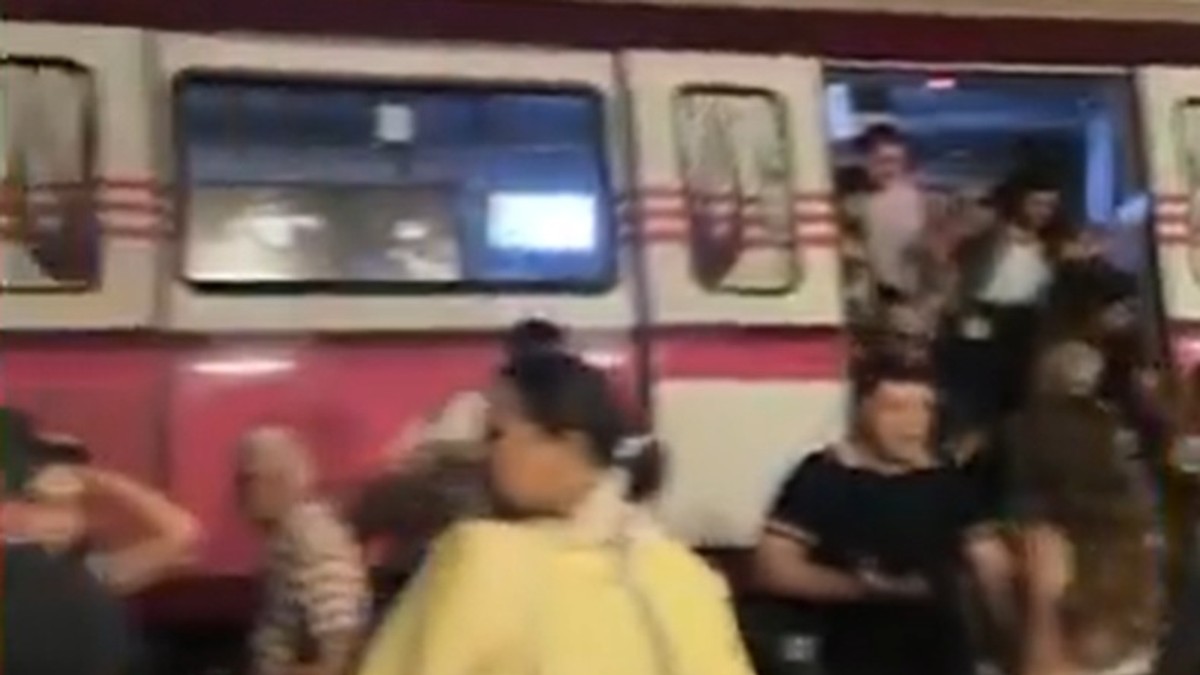 Iskočio metro iz šina