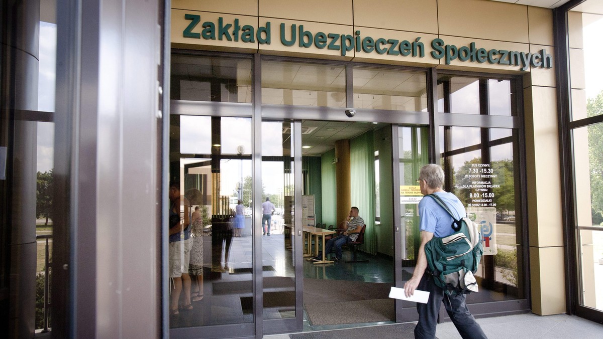 Raport NIK dotyczący ściągalności składek przez Zakład Ubezpieczeń Społecznych wypacza rzeczywistość; ZUS ściąga rocznie 99 proc. należnych składek; jesteśmy bardzo efektywni – przekonuje szef Zakładu Zbigniew Derdziuk.