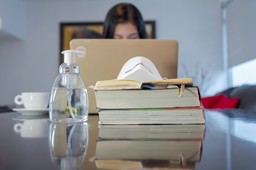 Uczelnie pozostaną otwarte