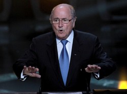 Prezydent FIFA prosi prezesa PZPN o poparcie w wyborach