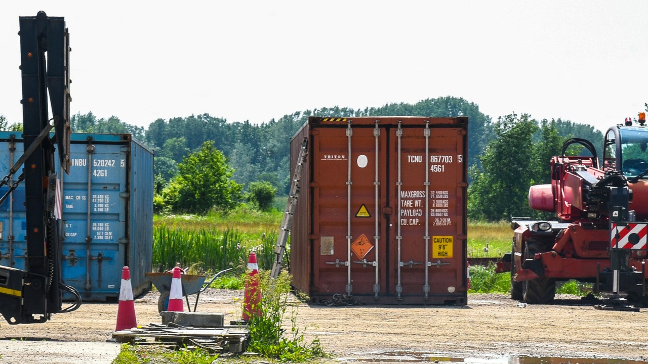 Kontenery z bronią bez nadzoru na Podkarpaciu. Nowe doniesienia