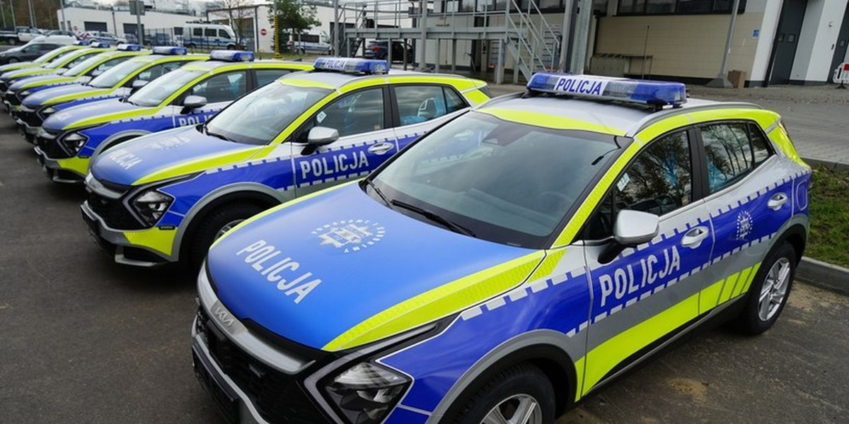 Polska policja ma nowe radiowozy –  i to w nowych barwach.