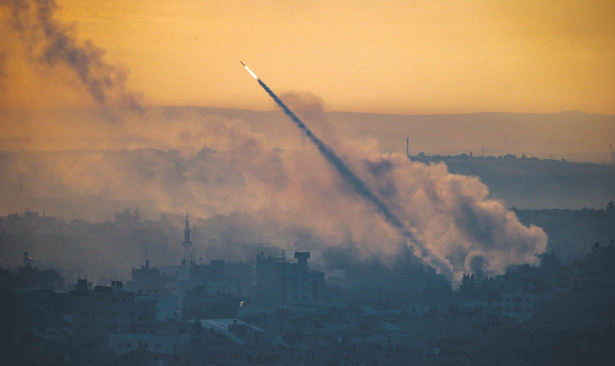 Ze Strefy Gazy w kierunku Izraela wystrzelono kilka tysięcy rakiet.